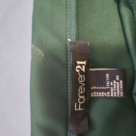 Green mini skirt - Picture 3 of 4